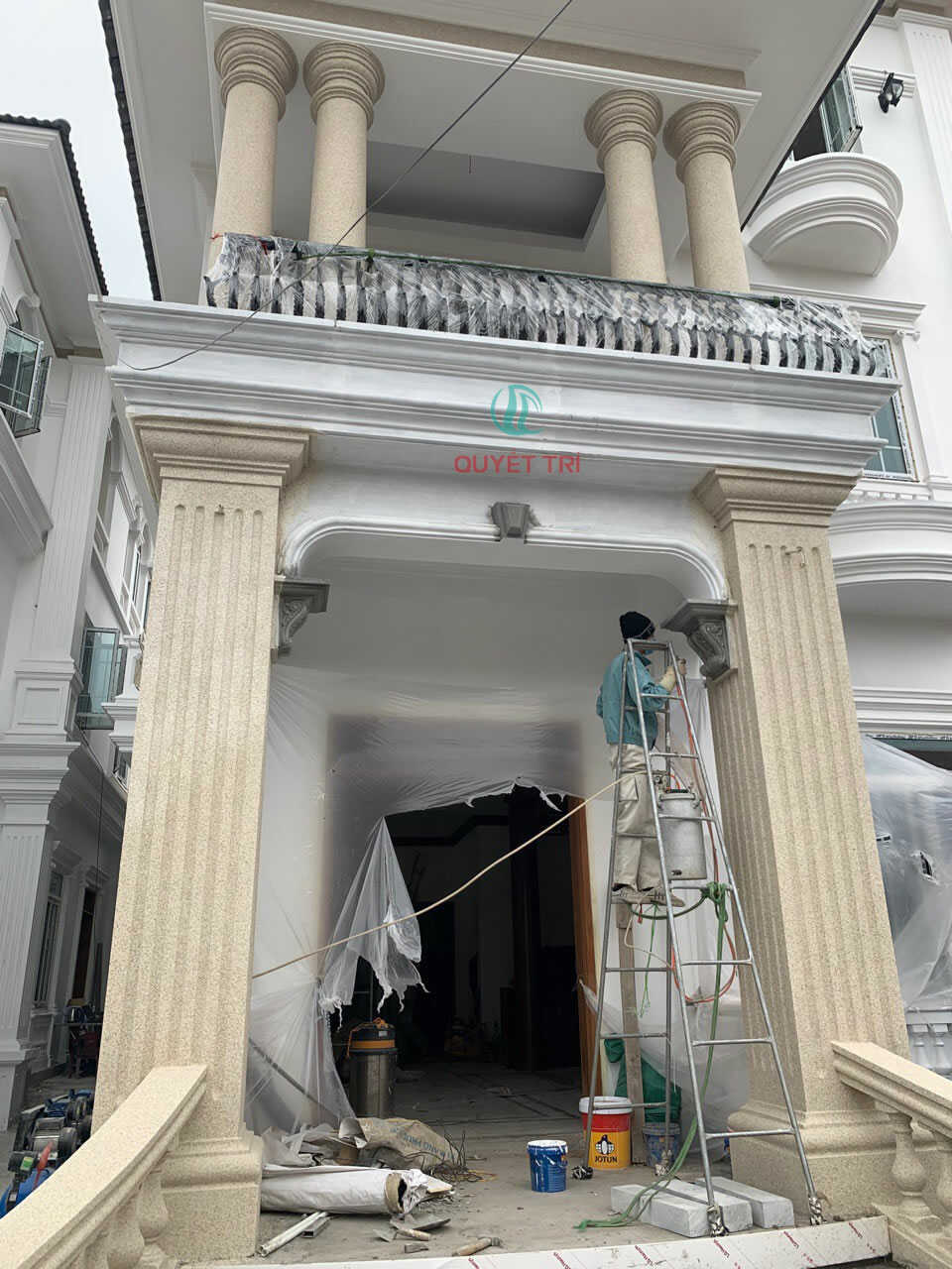 Sơn giả đá cột